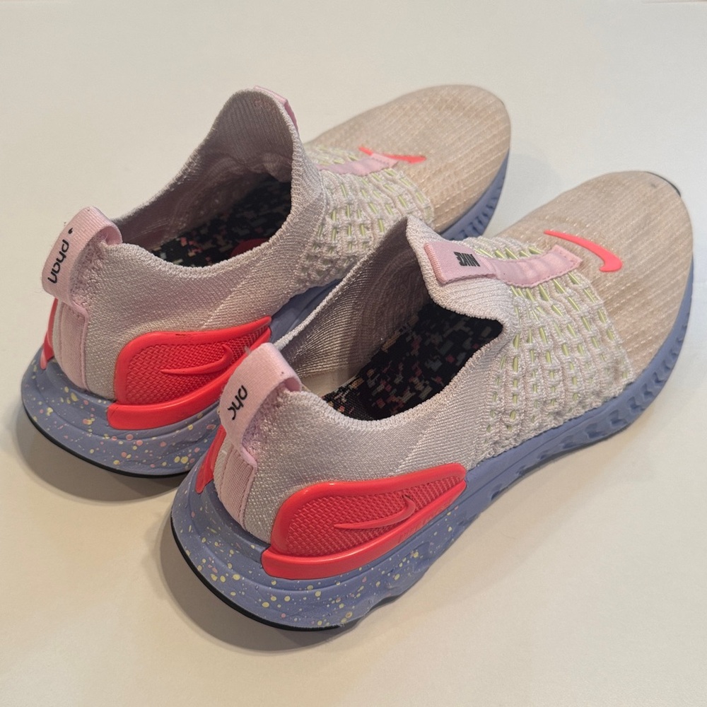 Nike React Phantom Flynit 2 running shoes Color: WHT/PNK PREVIOUSLY WORN SZ:8.5 - Picture 2 of 11